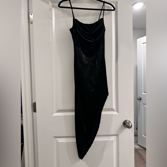 Windsor Dresses & Skirts - Windsor Elegant Black Velvet Asymmetrical Dress